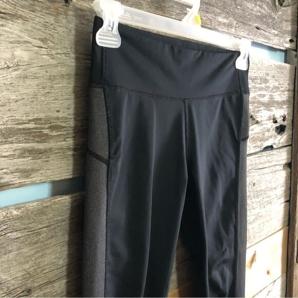 Aerie size med black/Grey activewear ankle leggings - Picture 2 of 6